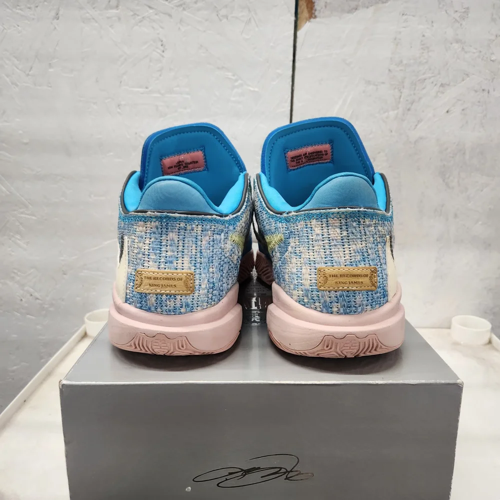 Nike - Picture 4 of 6